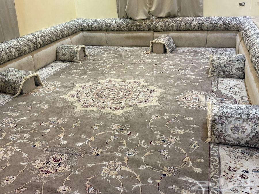 للبيع جلسة ارضية 6 4 نظيفة وفخمه64507235020545111