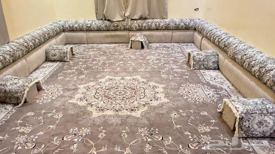 للبيع جلسة ارضية 6 4 نظيفة وفخمه64507235020545112