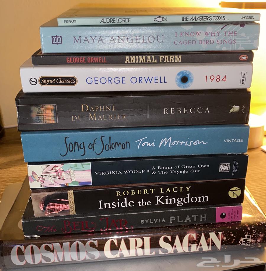 كتب للبيع وبرواز صور من ايكيا مستعمل64505093744898110