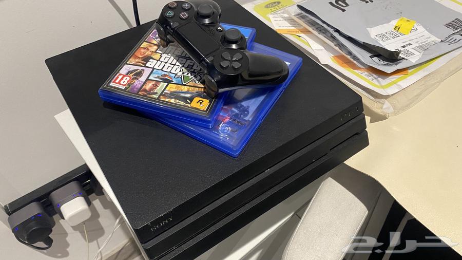 للبيع بلايستيشن 4 برو نضيف جدا  1 تيرا64510465142275110