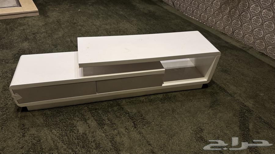 تلفزيون وغساله وطاوله كلها جديد الا التلفزيون قديم64509264767746112