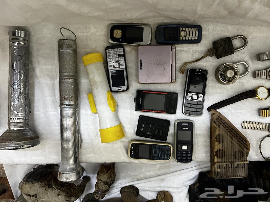 Devices, boxes with Pepsi, and old collectibles64507067989121112