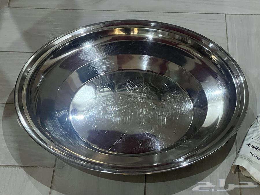 Dishes for guests in different sizes64509813945218113