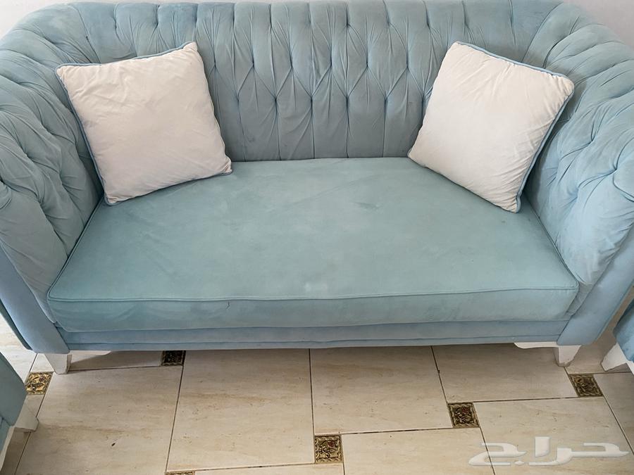 للبيع كنب بحالة جيدة وطاولة تلفزيون64510662467073111