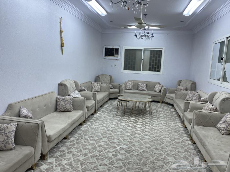 Sofa with angel and service tables64509152105089110