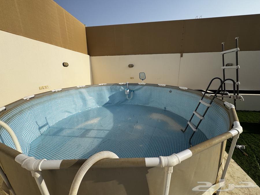 Large Round Intex Swimming Pool64507459555969111