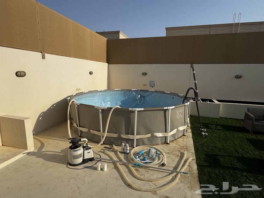 Large Round Intex Swimming Pool64507459555969110