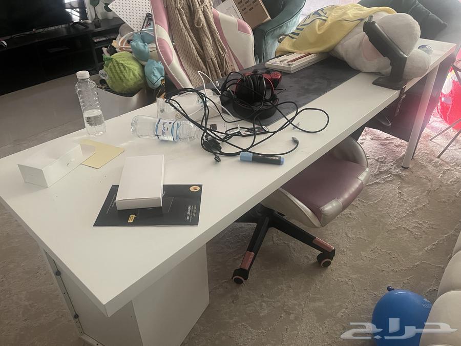 Table and Chair64508635604227110