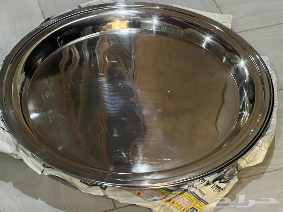 Dishes for guests in different sizes64509813945218112