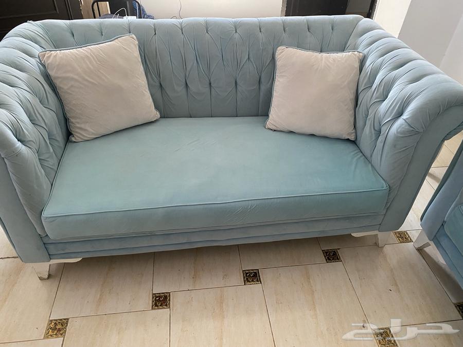 للبيع كنب بحالة جيدة وطاولة تلفزيون64510662467073114