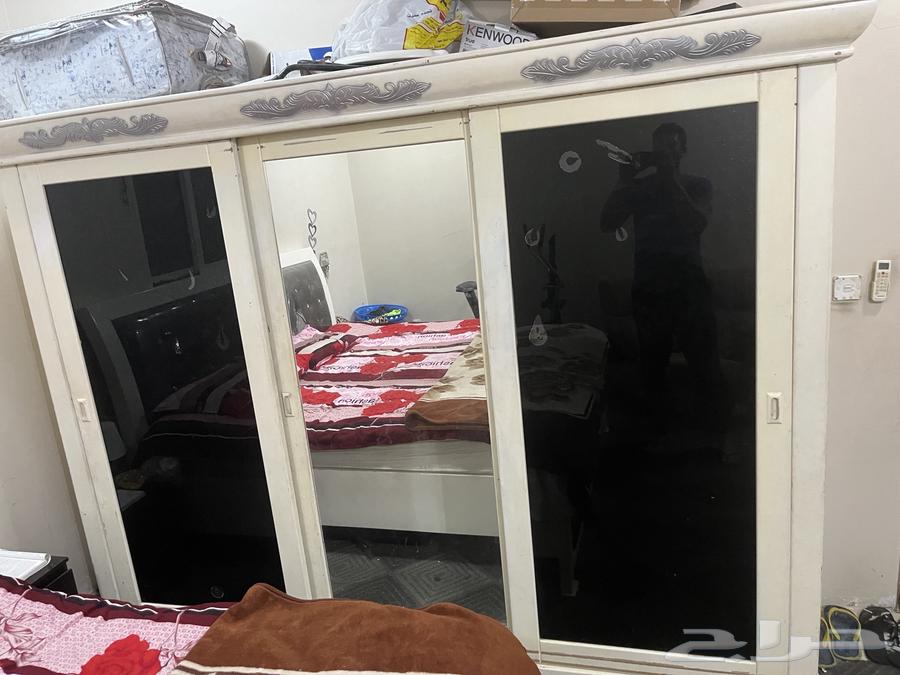 Various furniture64508775129474112