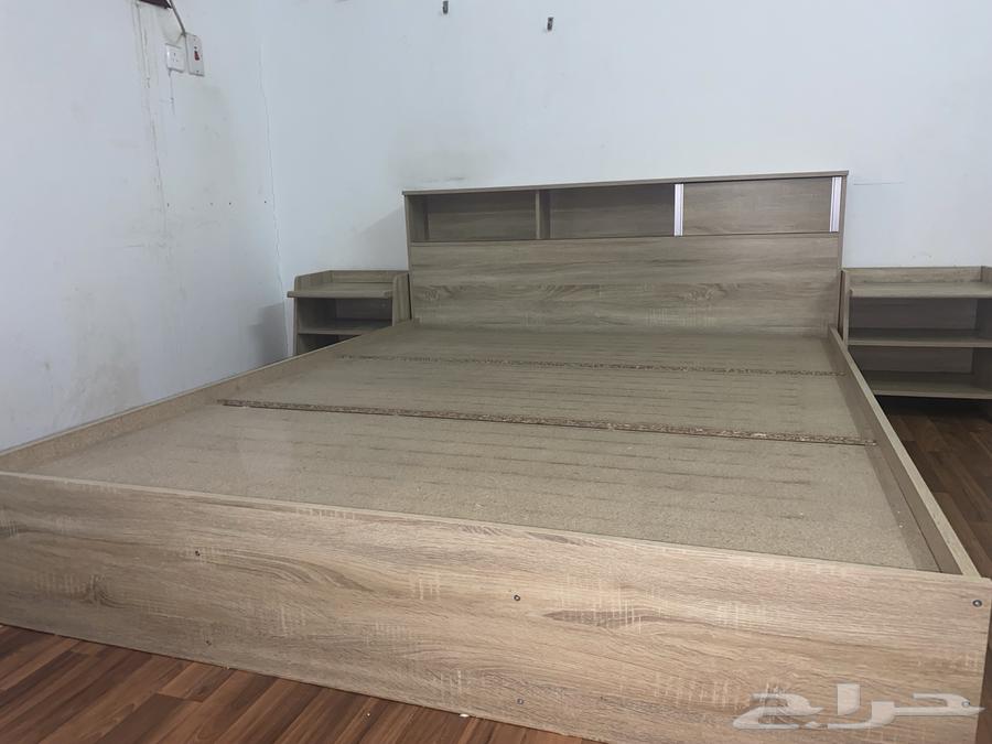 Bed with two bedside tables64507249326209111