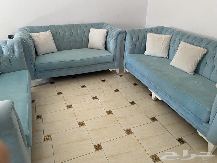 للبيع كنب بحالة جيدة وطاولة تلفزيون64510662467073112