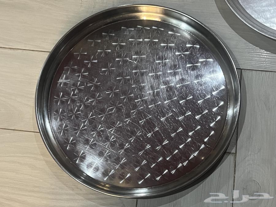 Dishes for guests in different sizes64509813945218114