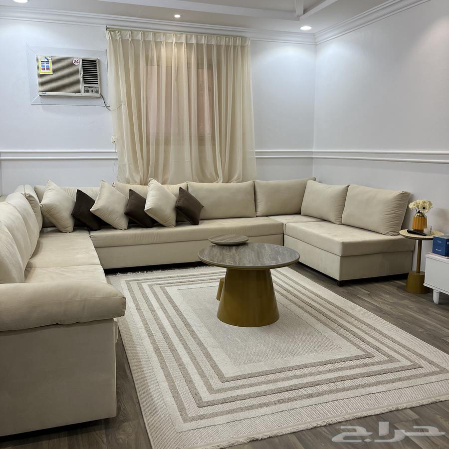 New sofa with carpets and table64505052833665111