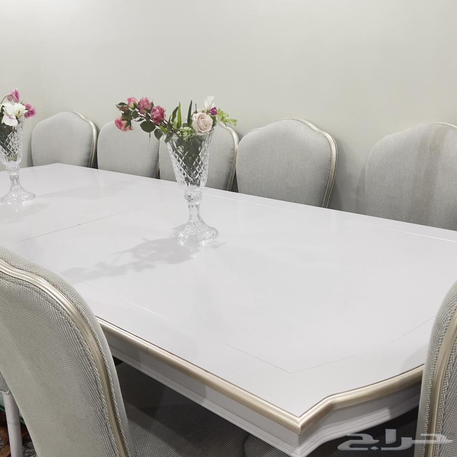 Luxury dining table with 10 chairs64509533133186110