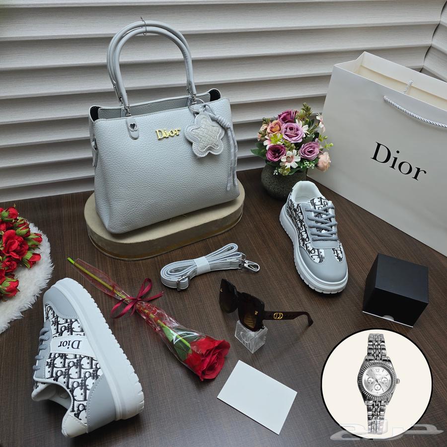 شنط راقيه ماركة ديور خامه جلديه عالية الجوده.64503705755394110
