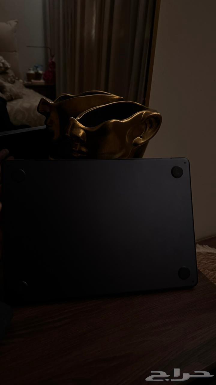 ماك بوك جديد مافيه ولا خدش و شاحنه معاه64506830626945112