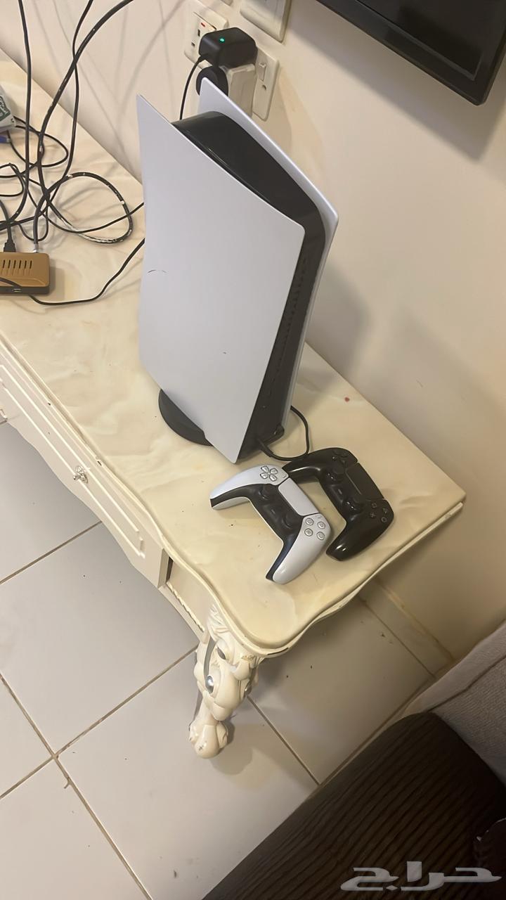 New PS5 with 2 controllers used for less than two months64508649451523111