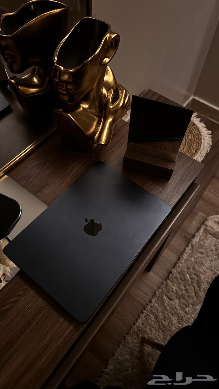 ماك بوك جديد مافيه ولا خدش و شاحنه معاه64506830626945110