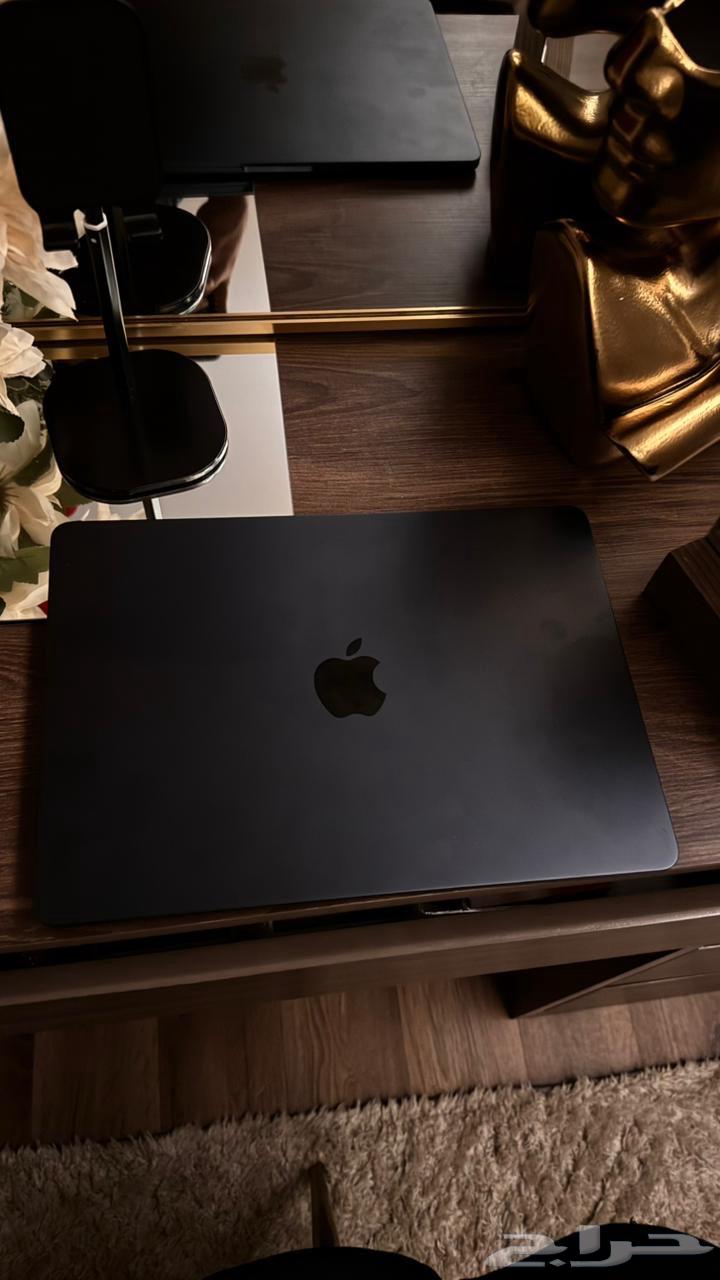 ماك بوك جديد مافيه ولا خدش و شاحنه معاه64506830626945114