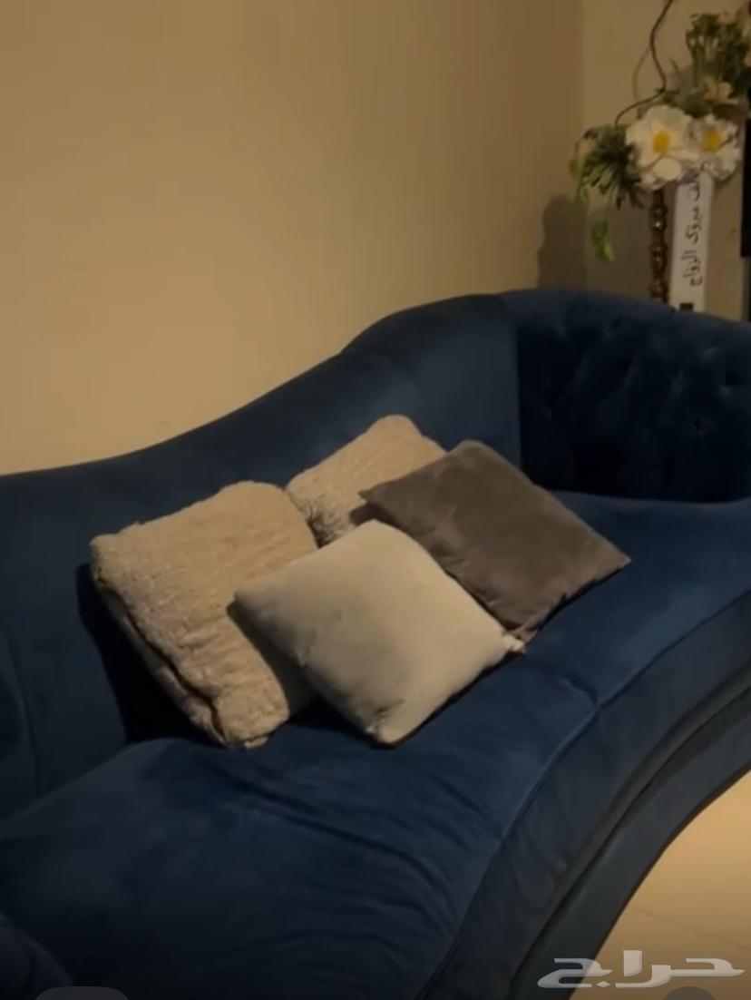 كنب كامل للبيع مع الستاير والطاولات64510338397825111