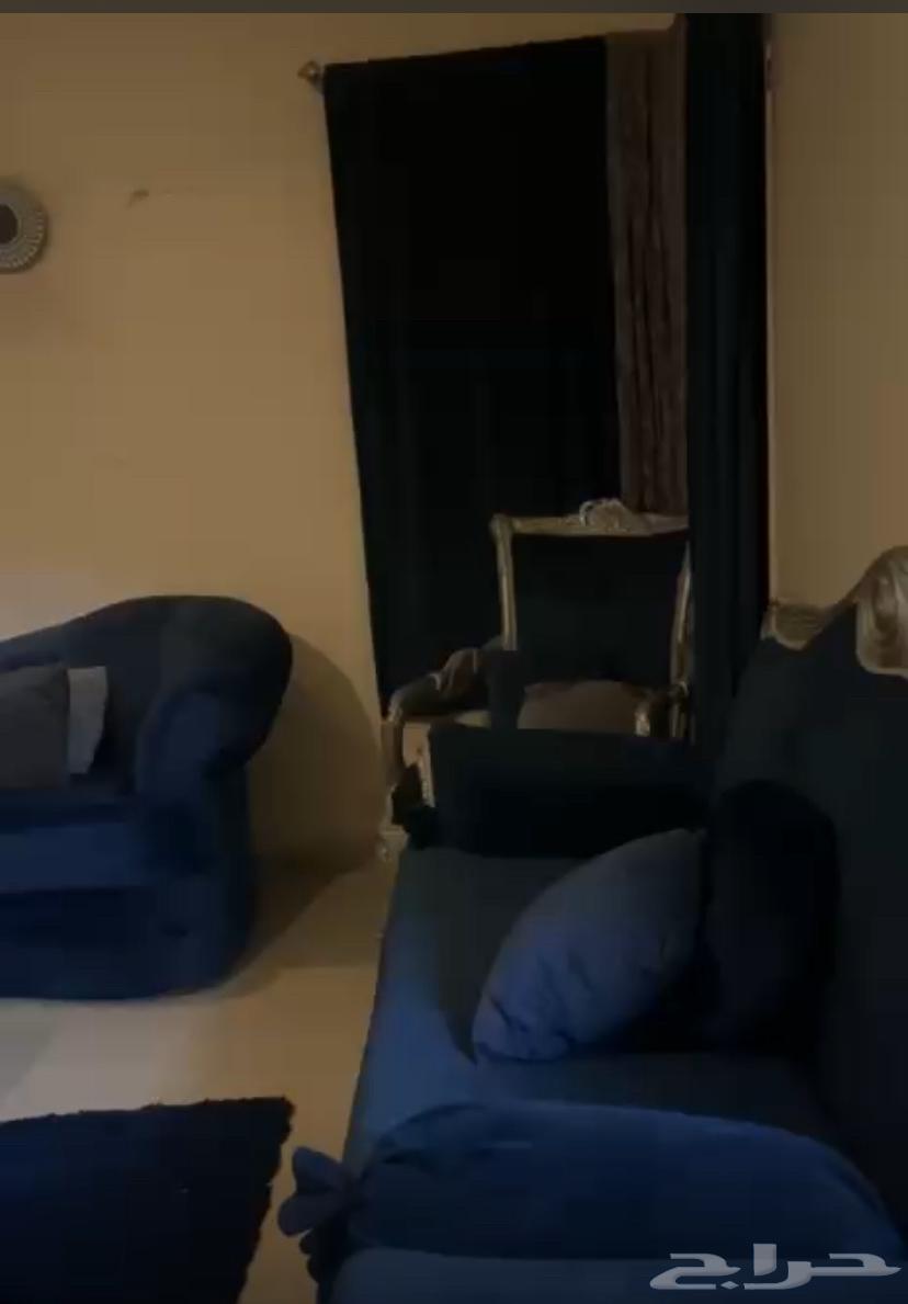 كنب كامل للبيع مع الستاير والطاولات64510338397825113