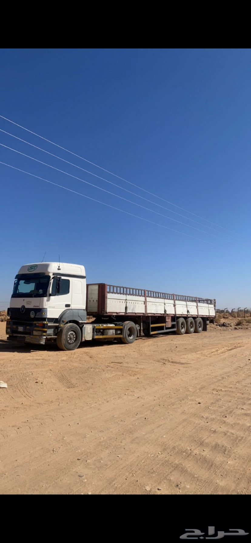 Sides loading palm and soil64148720707843110