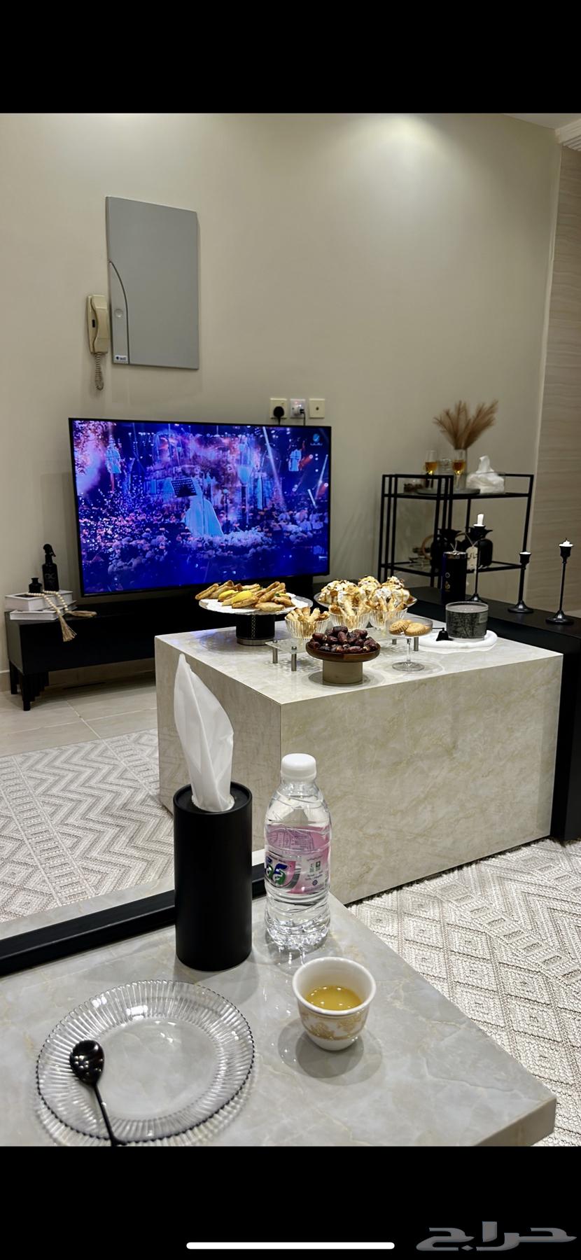 كنب وطاوله للبيع64504023052801112