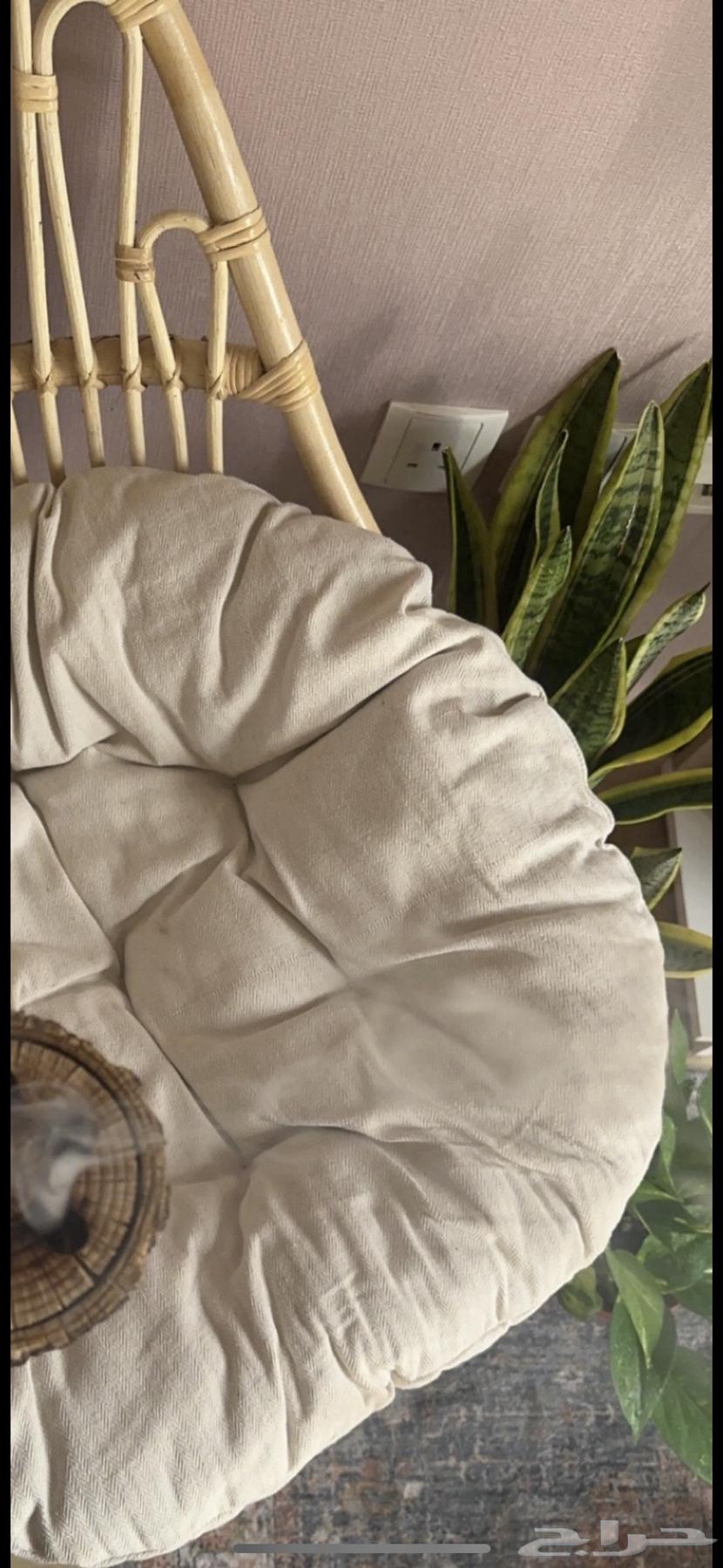 كرسي راتان بامبو جميلة ونظيفة ب 200 ريال مع الوسادة64503404474883114