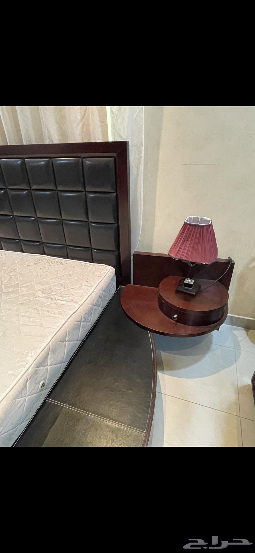 Two King beds and their number of tables 2 side tables64507810093827111