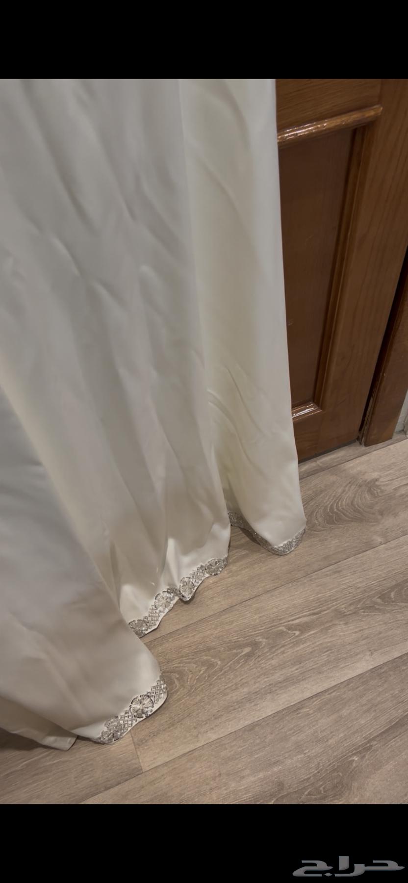 لم يلبس الا مره واحده يلبس مقاس ميديم و سمول64508285125890111