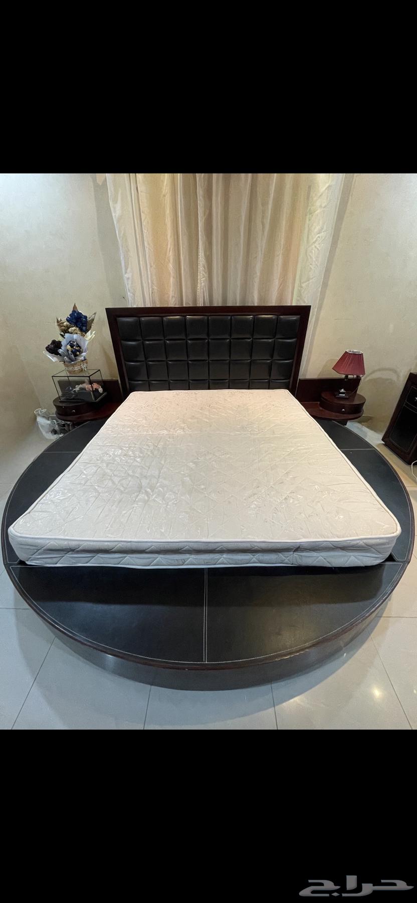 Two King beds and their number of tables 2 side tables64507810093827110