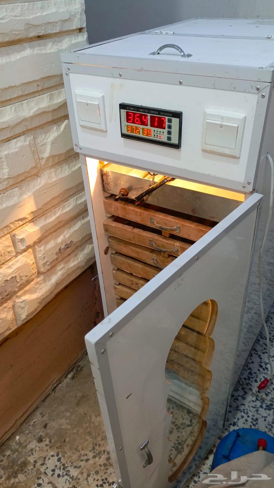 Manual incubator holds 100064509941503874110