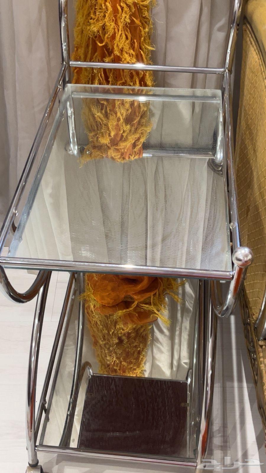 اثاث للبيع ( طقمين كنب   ادراج   تحف منوعه )64510083585922110