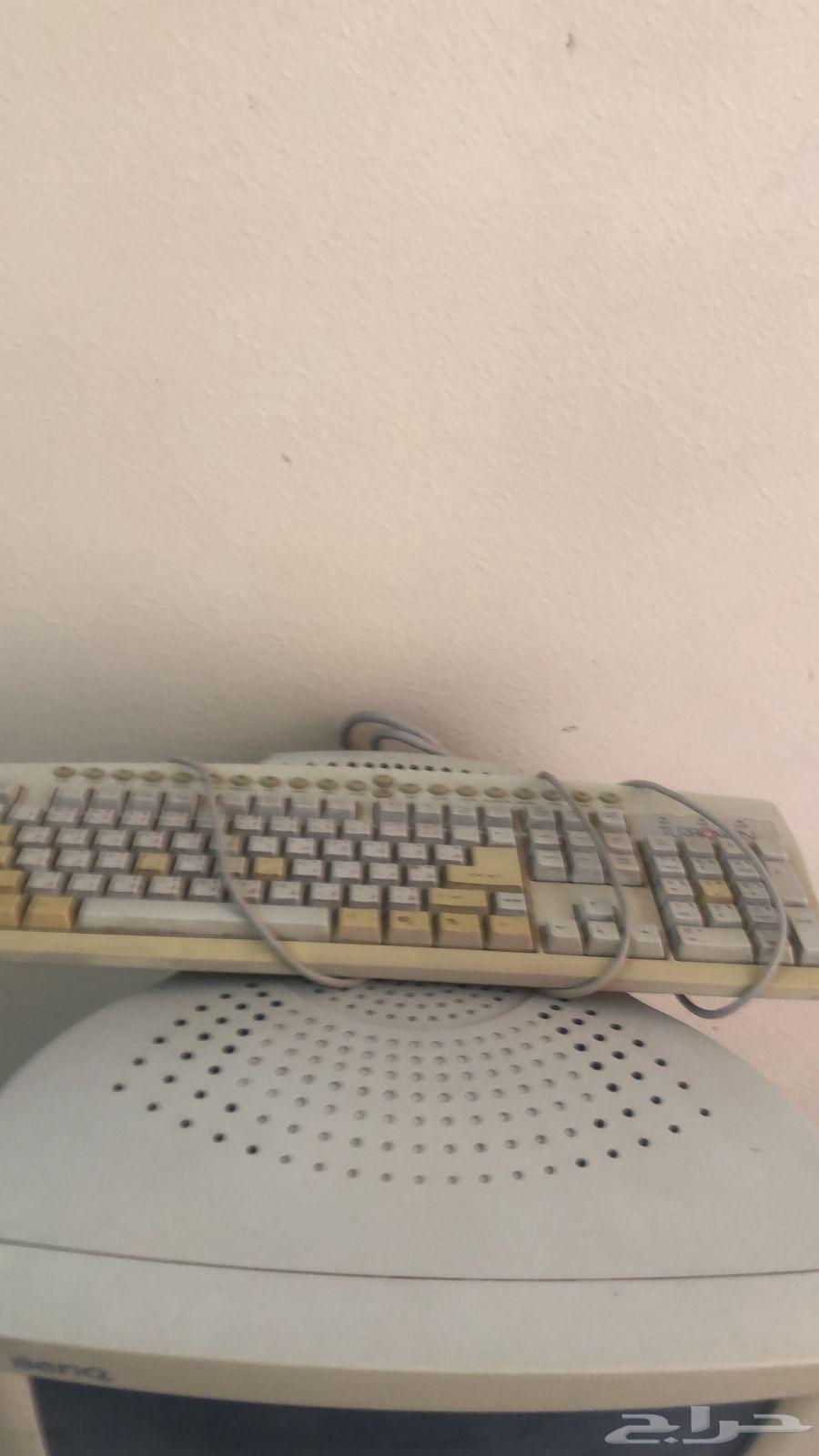 Old desktop computer64504078316419111