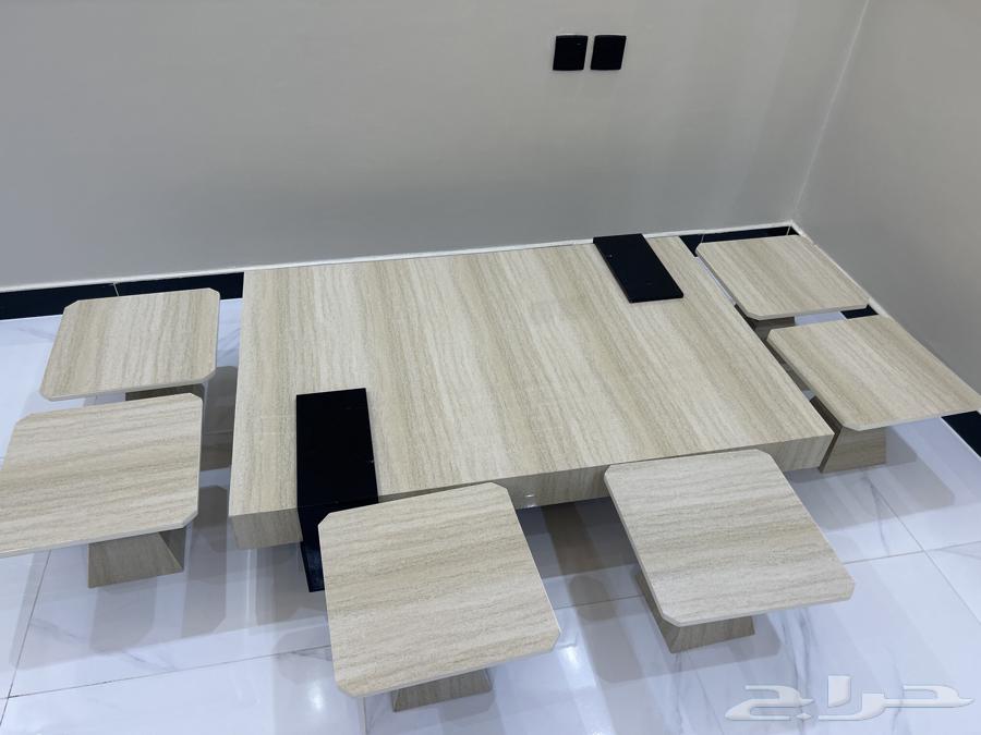 Dining table64504009284354111