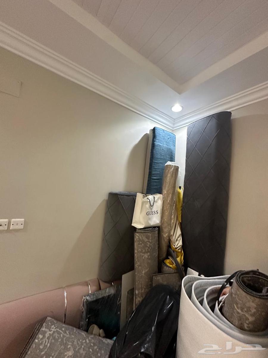 Simple, clean wooden back with no defects at all64507501377921112