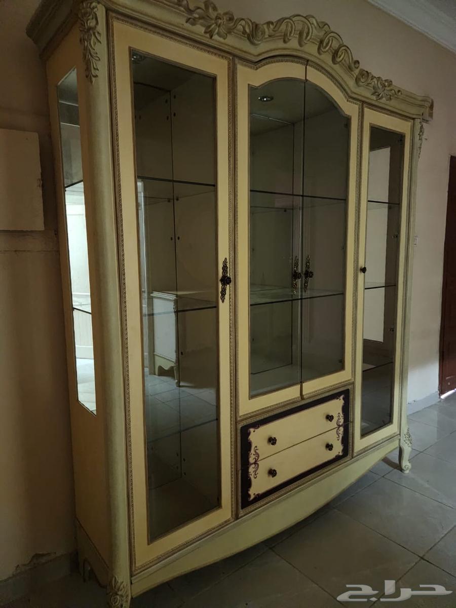 Dining table and buffet64503995629698113