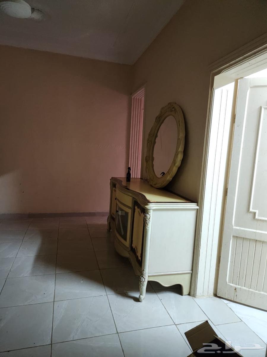 Dining table and buffet64503995629698112