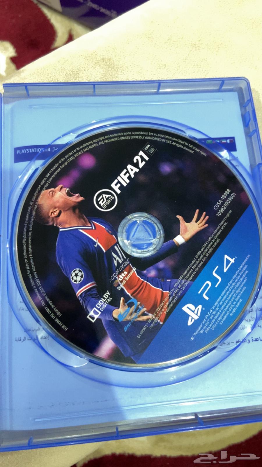 Sony 4 tapes and Sony 4 controller with a minor crack, nothing wrong except the crack64516016903553112