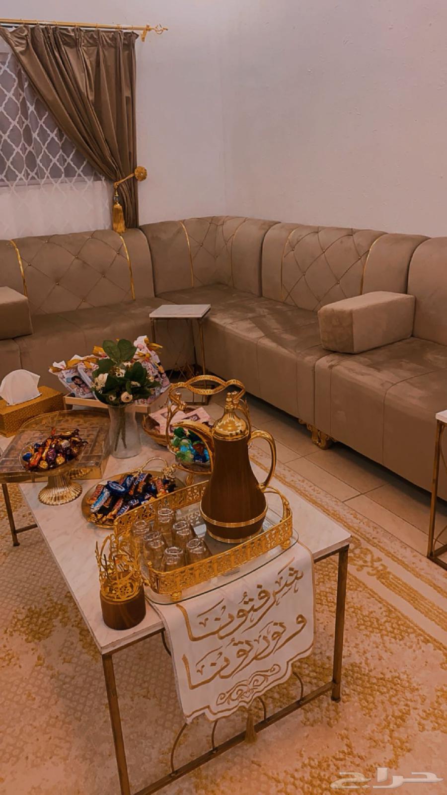 Used clean sofa needs only polishing with curtains and tables64514997249026110