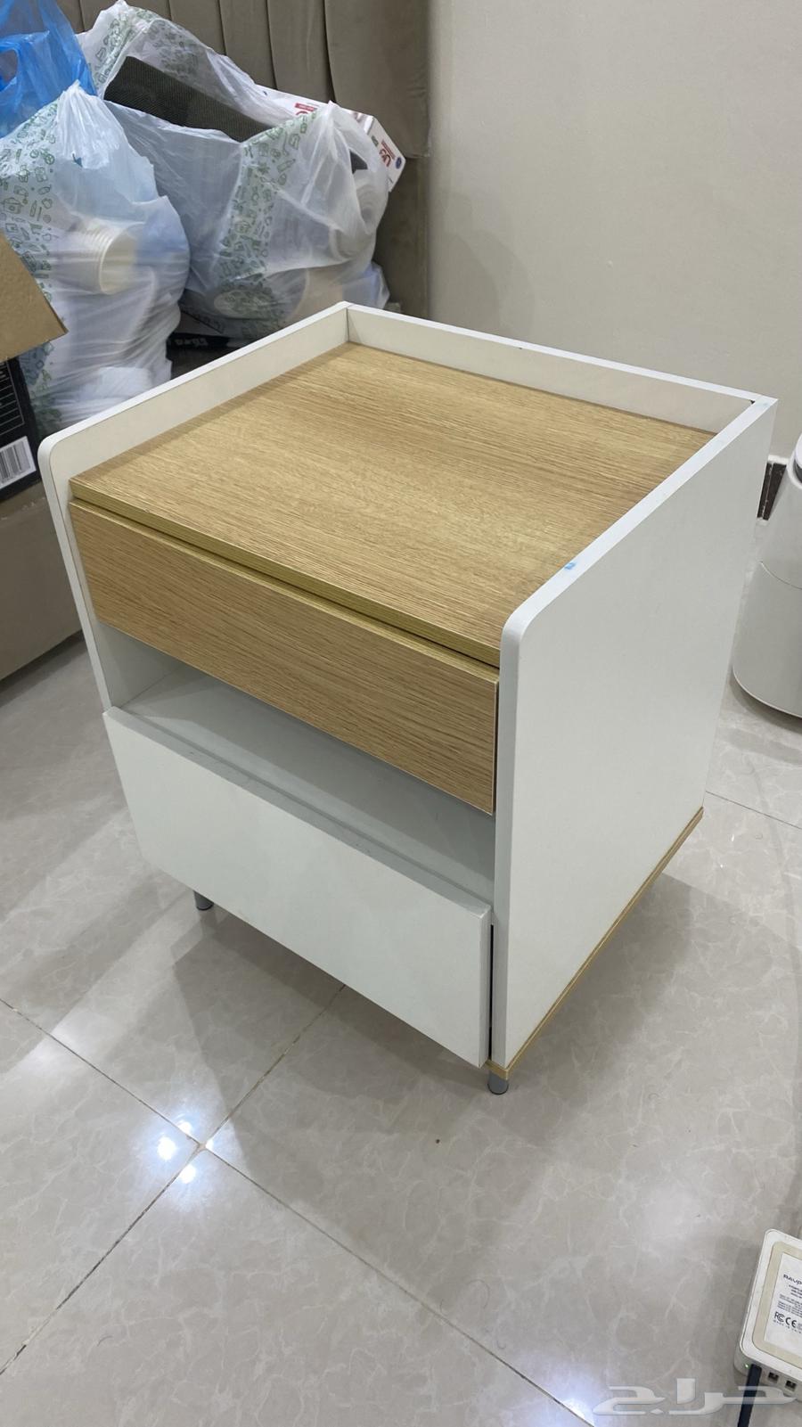 كمودينه او طاولة سرير جانبية64516127924225110