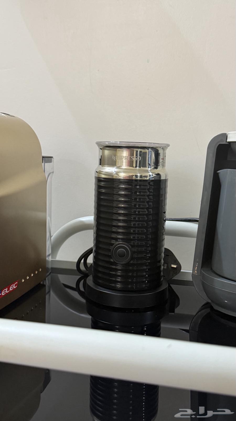 الة كوفي للكبسولات وخافقة حليب ماركة نيسبرسو جديده64518591425537111