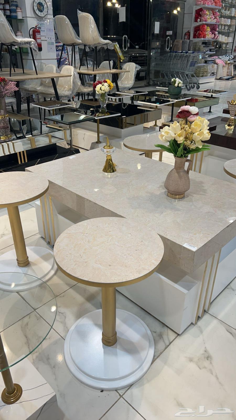 طاوله وأربع خدمة64517662907395110