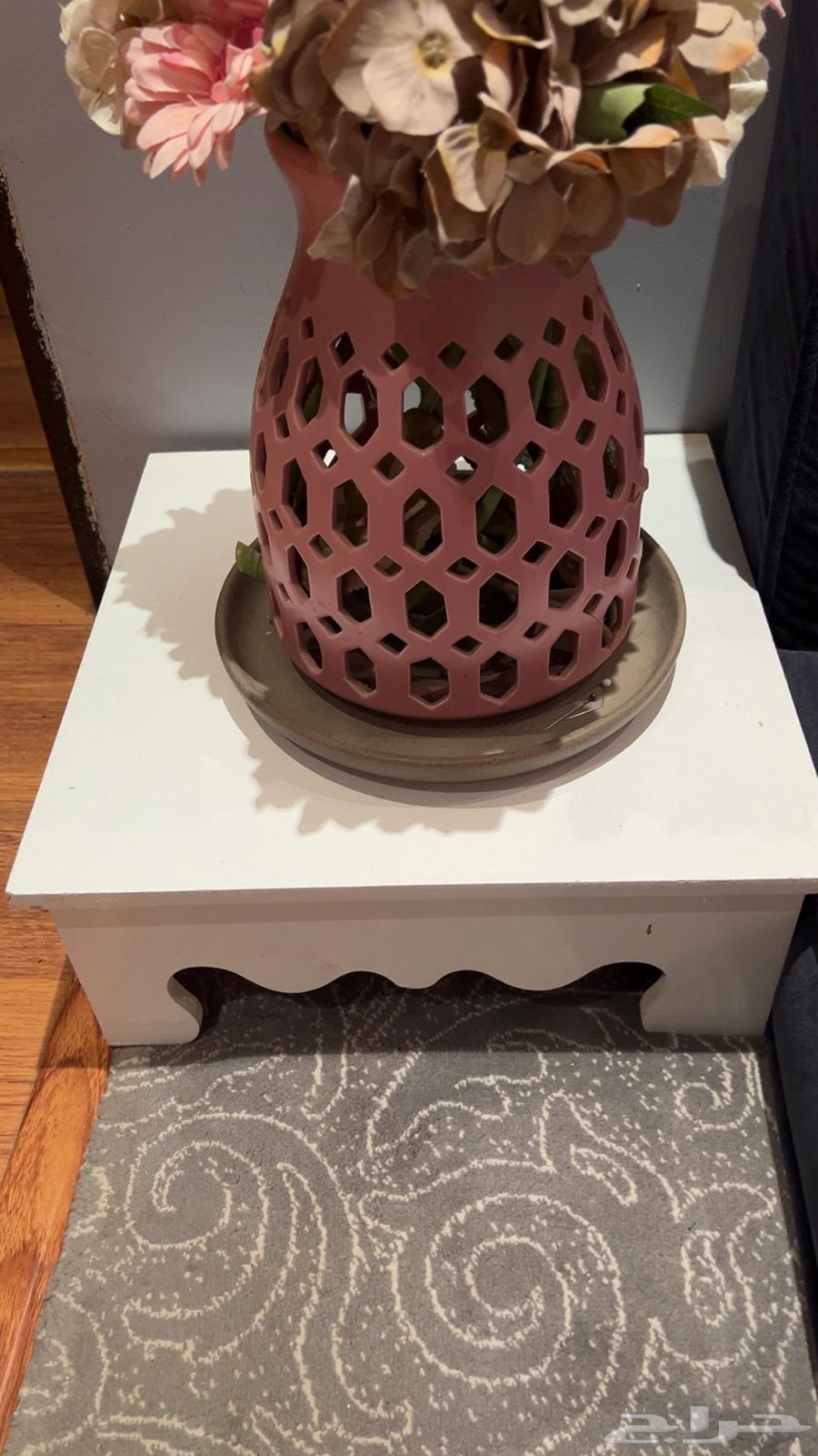 Outdoor seating set, iron chair, and tables64517104762113112