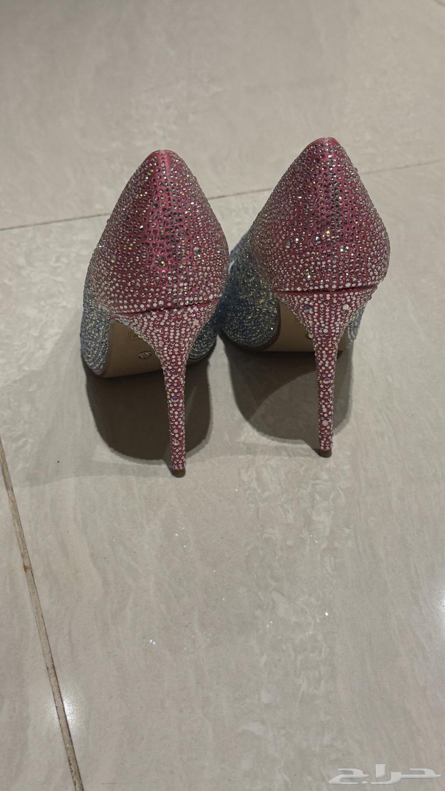 كعب سوار فسكي مقاس 39. من دون لندن. ملبوس مرتين فقط.64517974953475113