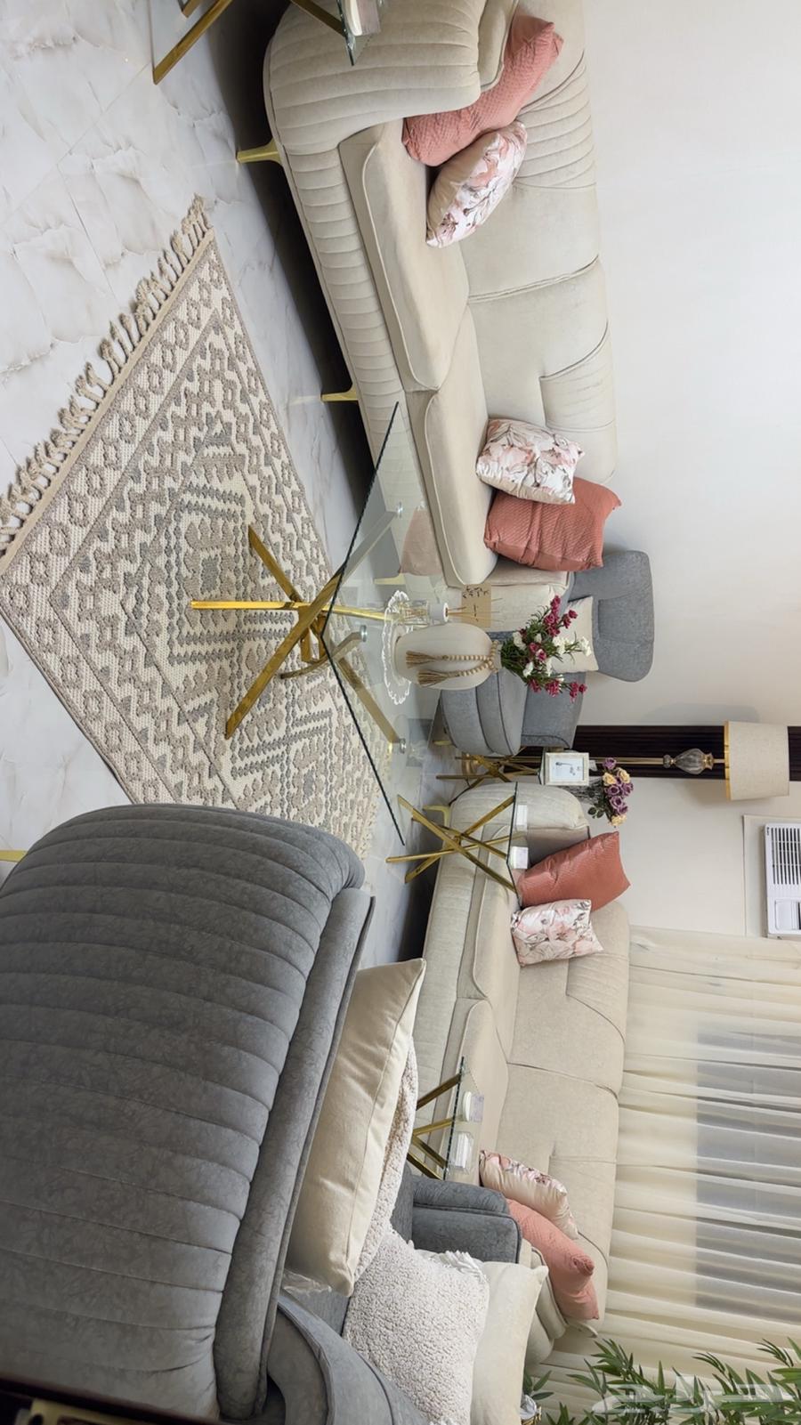 Sofa in excellent condition64516059099395112