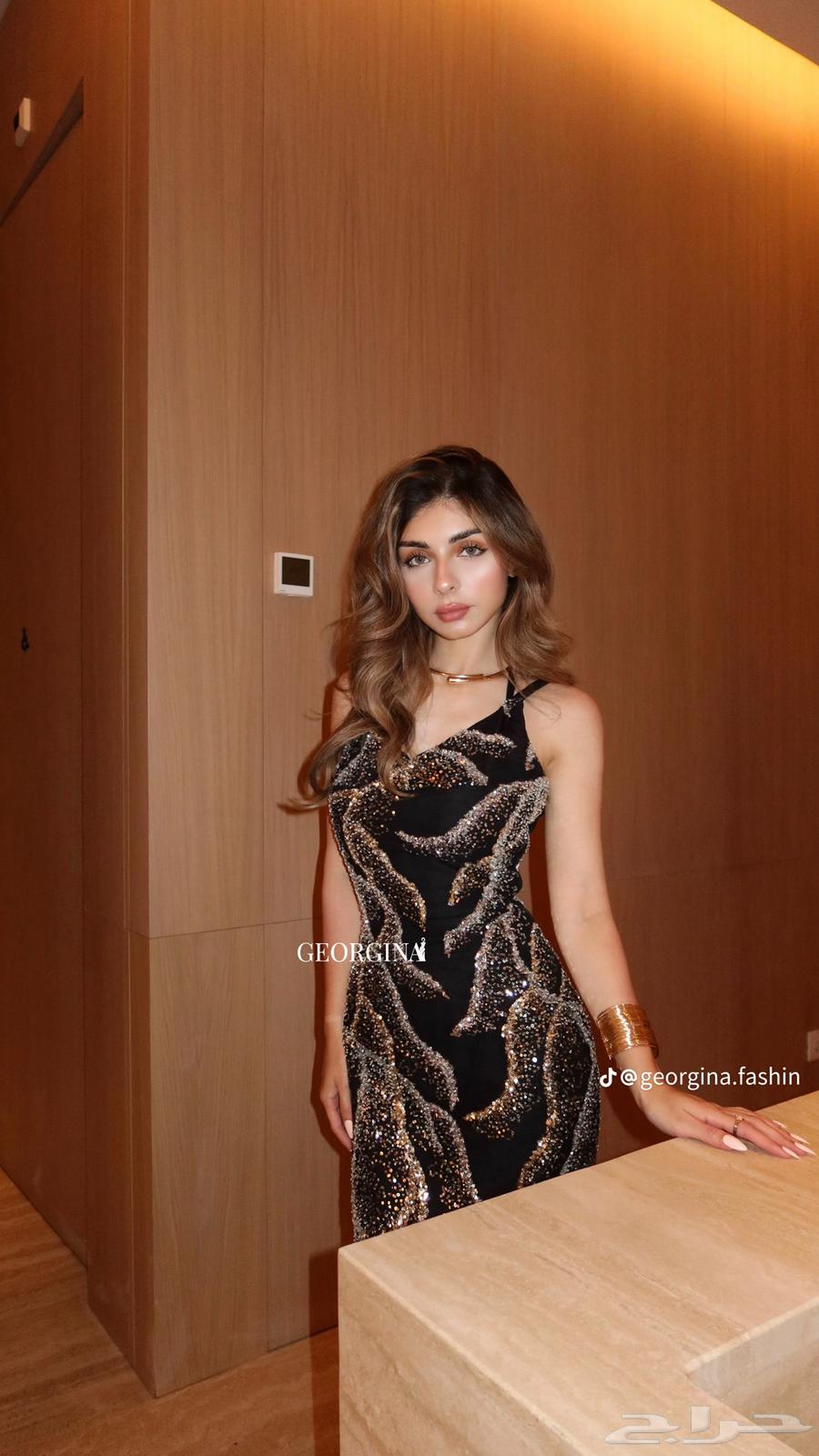فستان من جورجينا64518229089282112