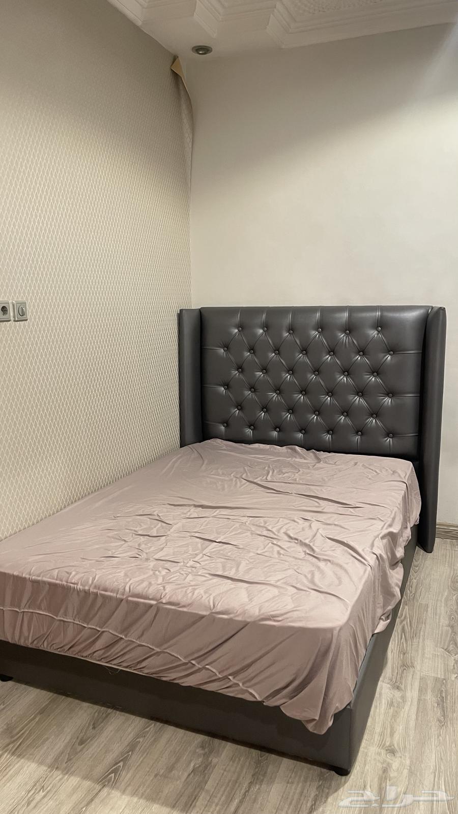 سرير نفر ونص شبه جديد (140 200)64515416934915112